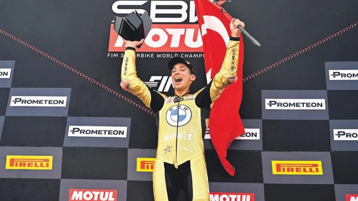 Milli motosikletçi Toprak Razgatlıoğlu, 2. kez dünya şampiyonu oldu