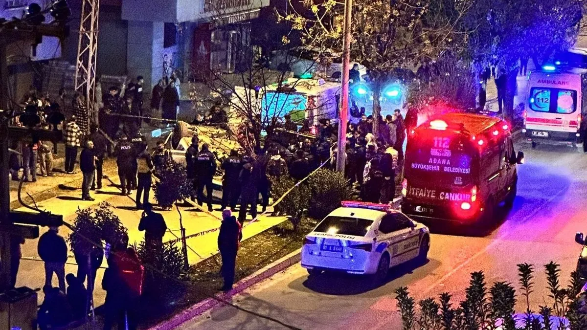 Park halindeki araç ile trafoya çarpan otomobilin sürücüsü öldü