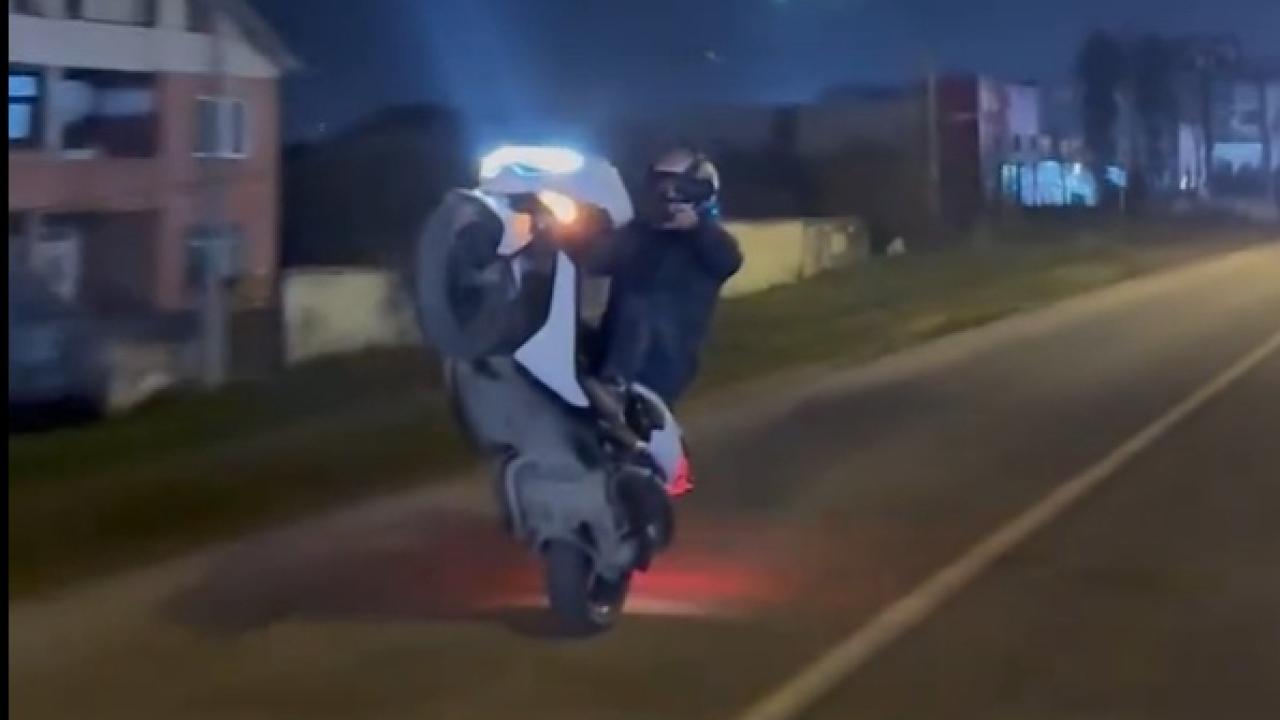 Motosiklet ile tehlikeli hareketler yapan sürücü, cezadan kaçamadı