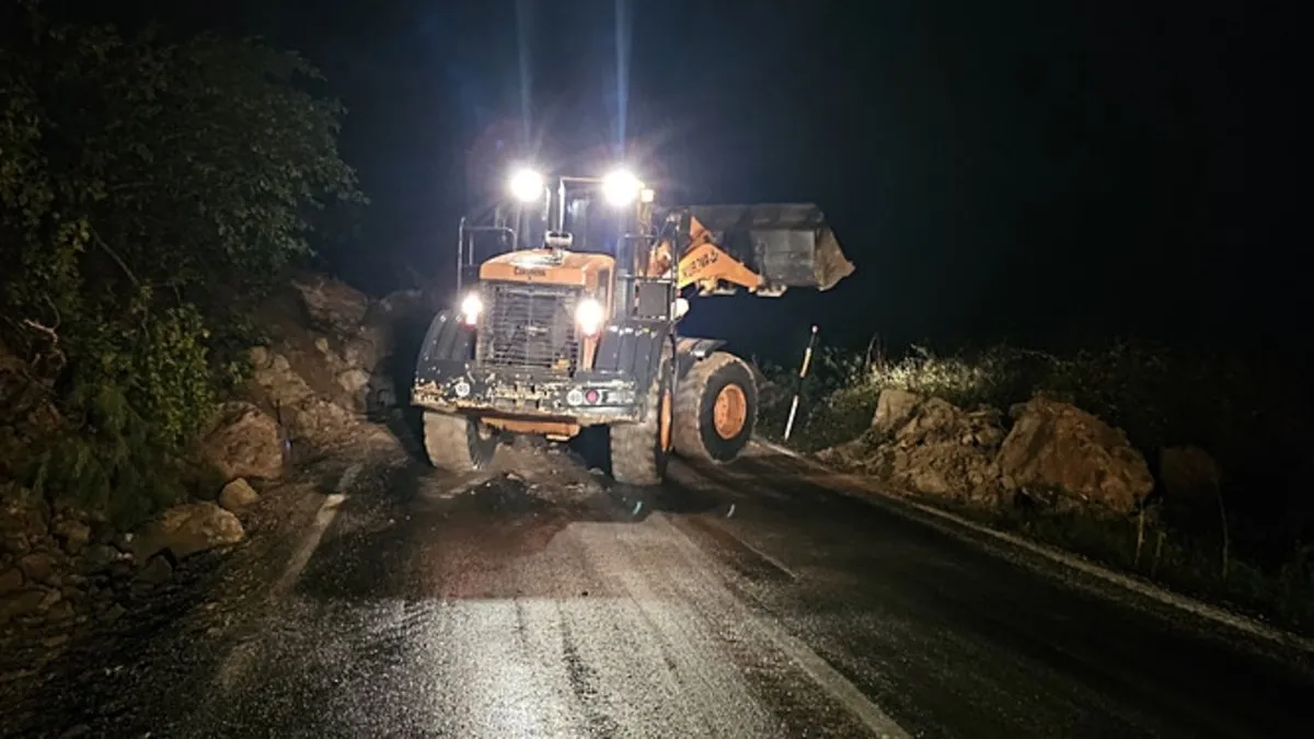 Cide-Bartın karayolu heyelan nedeniyle ulaşıma kapatıldı!
