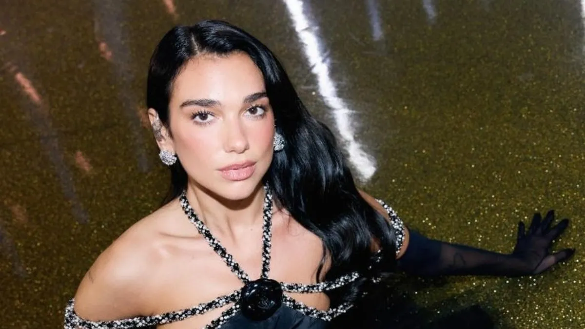 Dua Lipa nişan iddialarına o paylaşımla cevap verdi! Milyon dolarlık yüzüğünü böyle gösterdi!