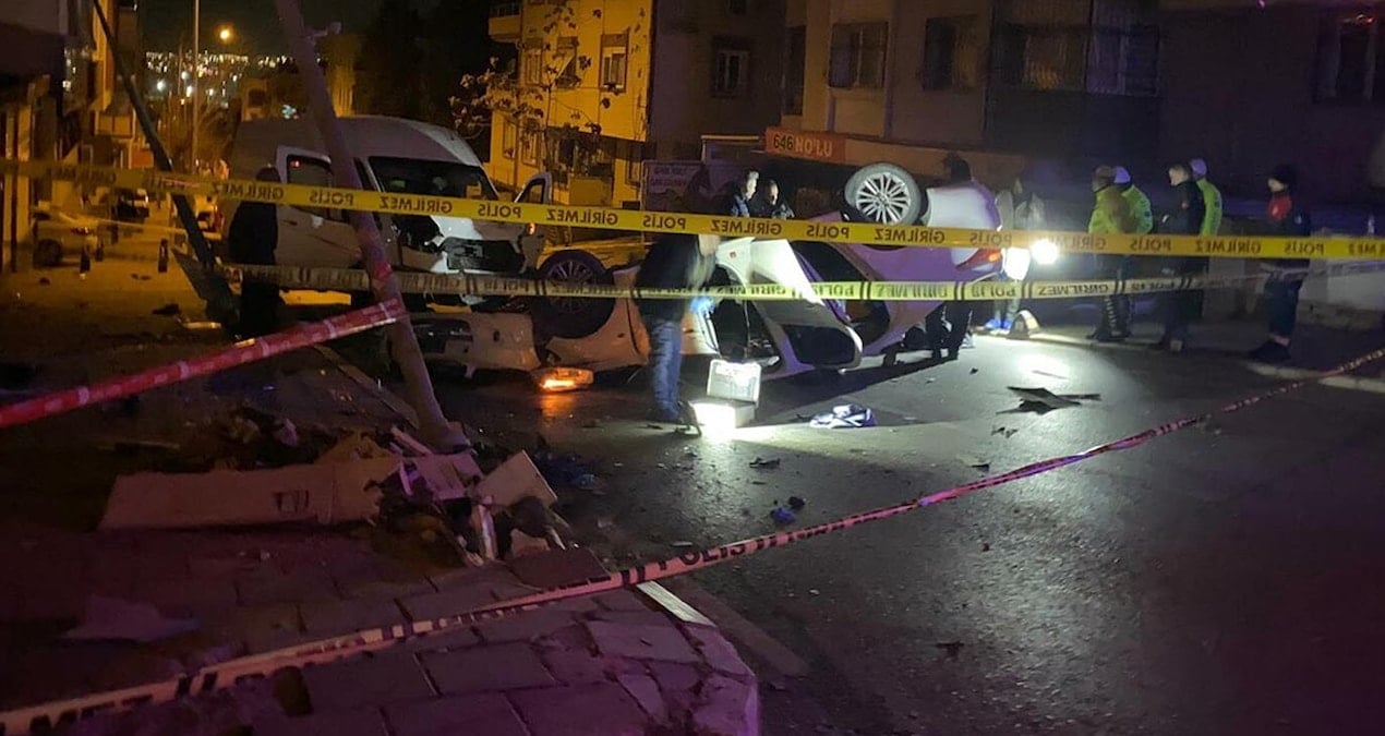 İzmir’de korkunç kaza: 2 ölü, 2 yaralı