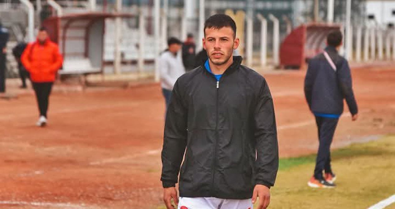 Karaciğerini bağışlamak için futbola veda etti